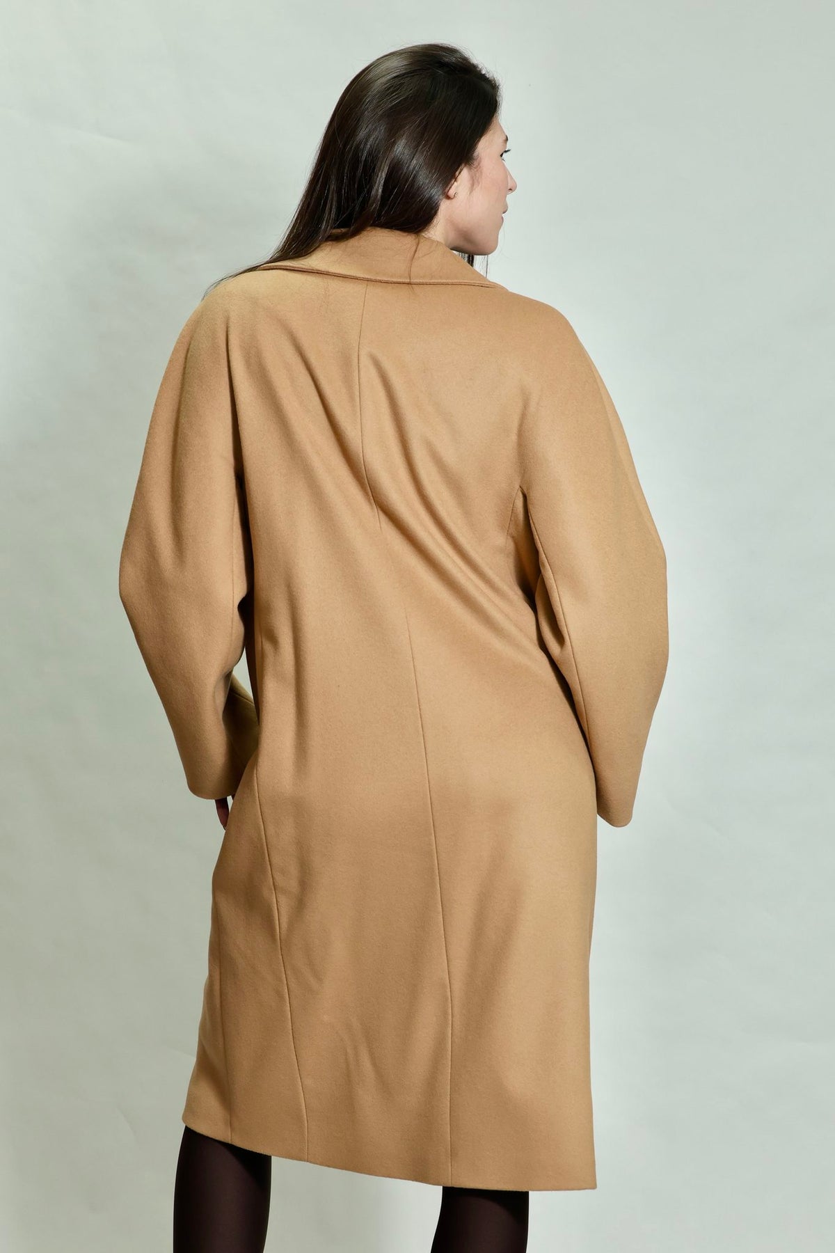 Oversize dvoredni kaput sa reverom — Kamel