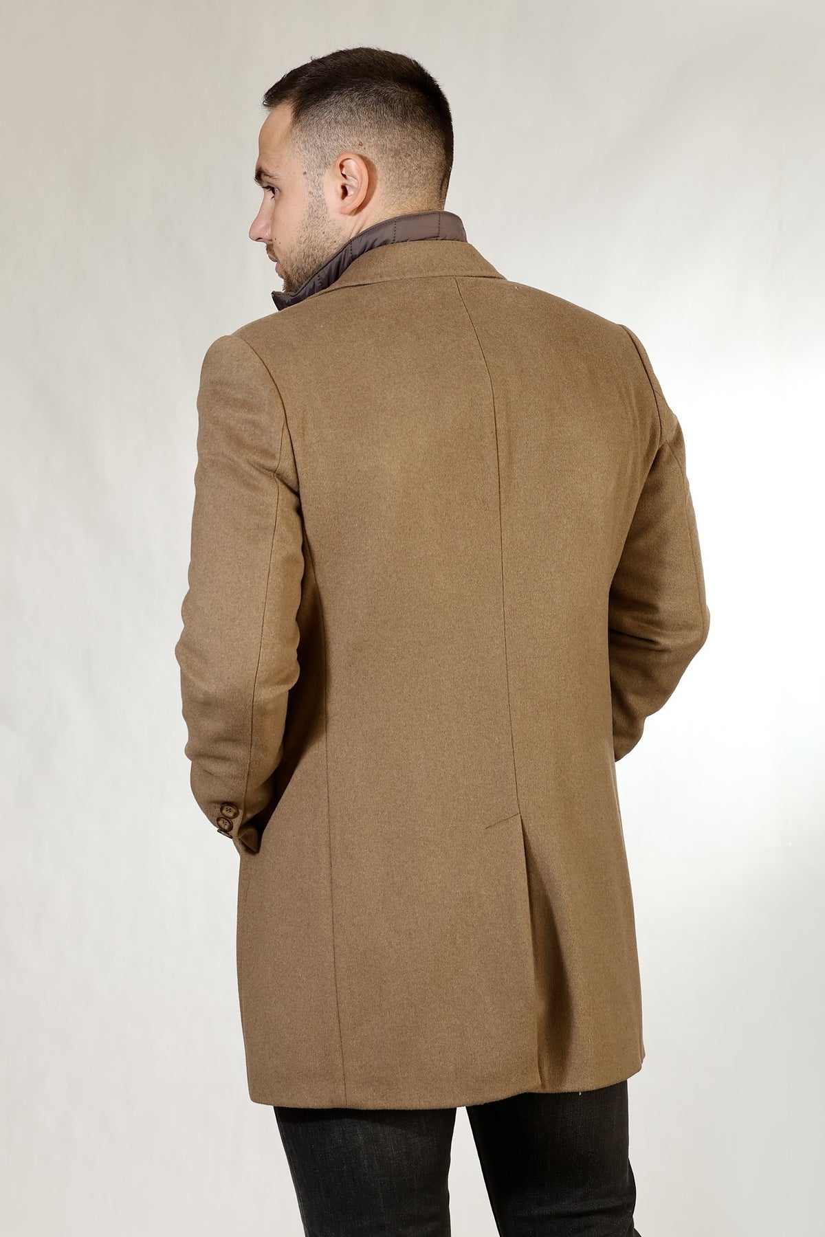 Kaput sa prslukom — Braon